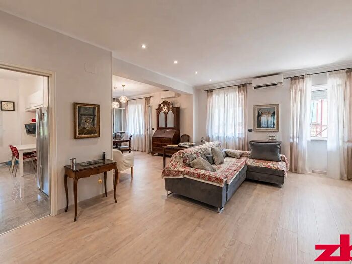 Appartamento con 7 locali in vendita in Via Stefano Prasca, Genova