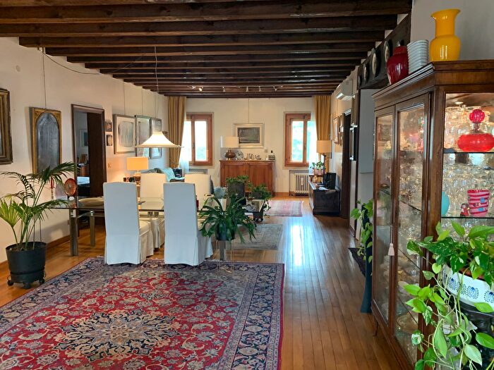 Appartamento quadrilocale in vendita in Via Bissuola, Venezia