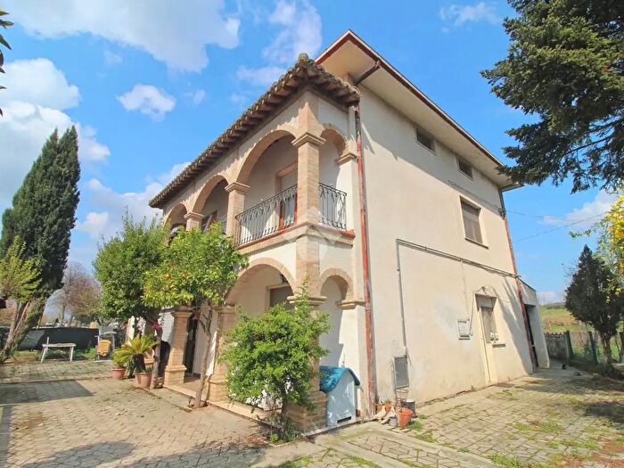 Casa quadrilocale in vendita in Traversa Via Nazionale per Teramo, Mosciano SantAngelo