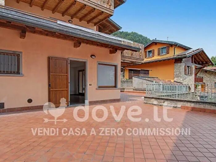 Appartamento trilocale in vendita in Via Milano, Rovetta
