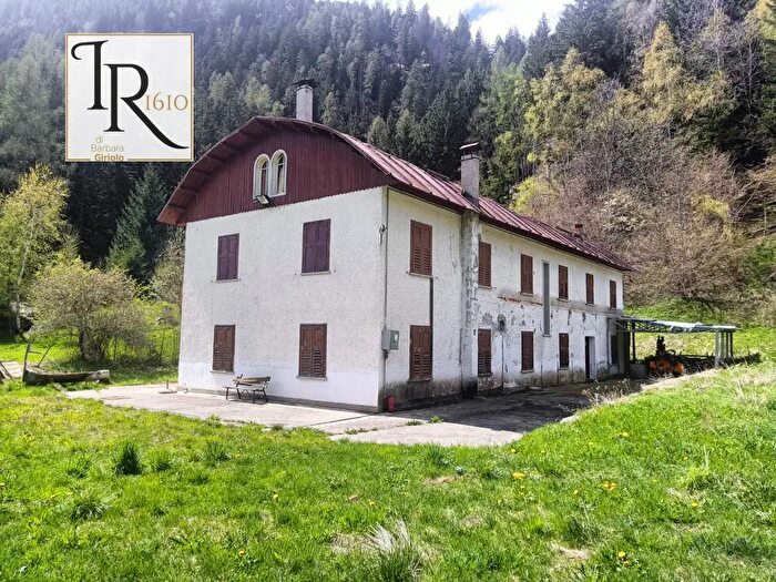 Casa con 15 locali in vendita in Peio