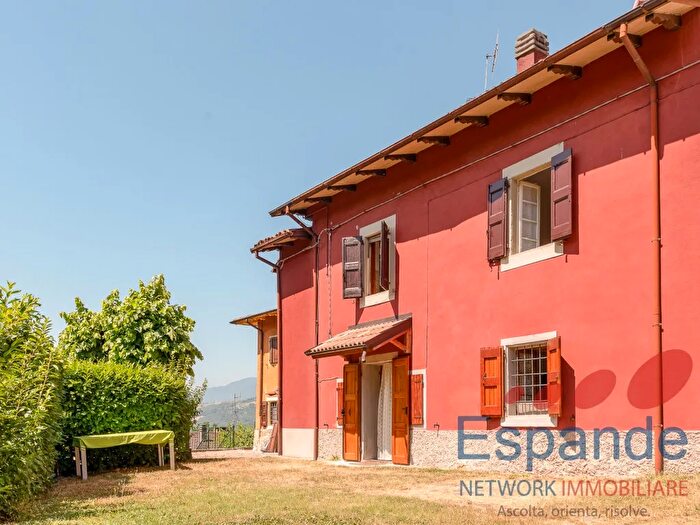 Appartamento trilocale in vendita in Carpineta Cà Bacialli a, Camugnano