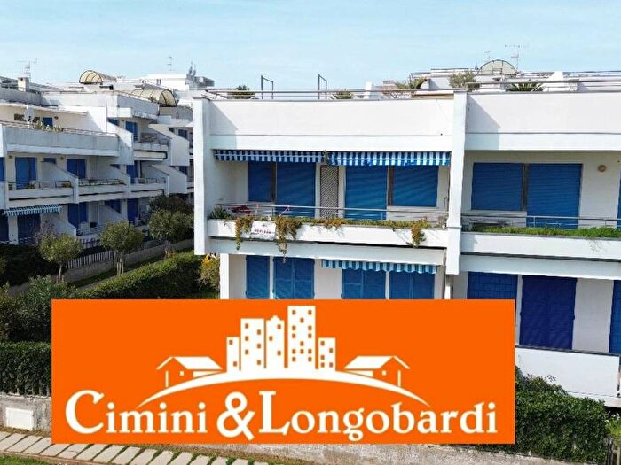 Appartamento trilocale in affitto in Via Ischia, Villa Rosa, Martinsicuro