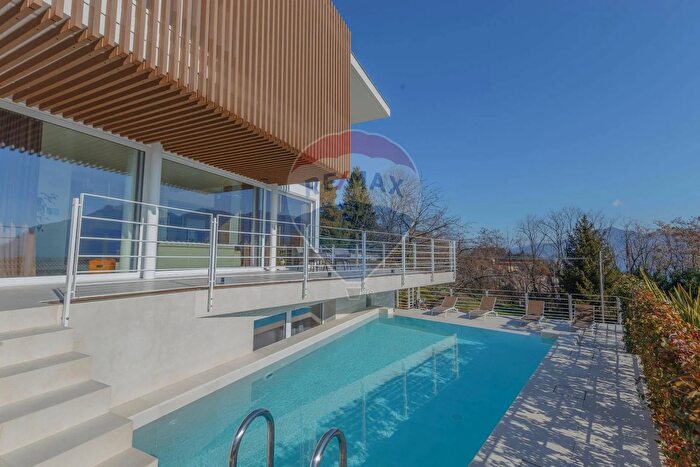 Casa con 6 locali in vendita in Verbania