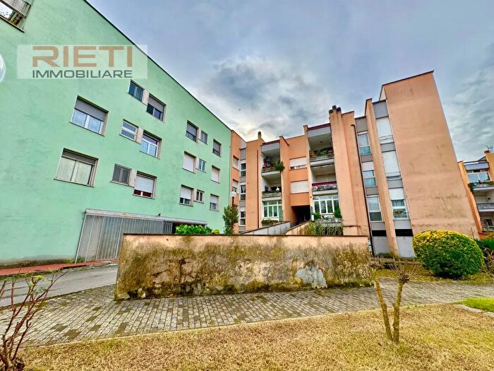 Appartamento quadrilocale in affitto in Largo Iseo, Rieti