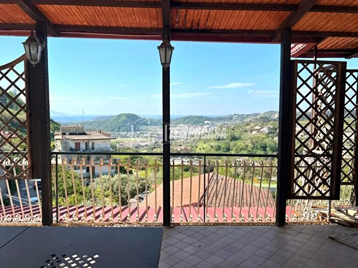 Appartamento quadrilocale in vendita in Via Adolfo Avena, Napoli