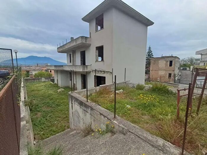 Casa con 6 locali in vendita in Via Casavisciano Snc, San Paolo Bel Sito