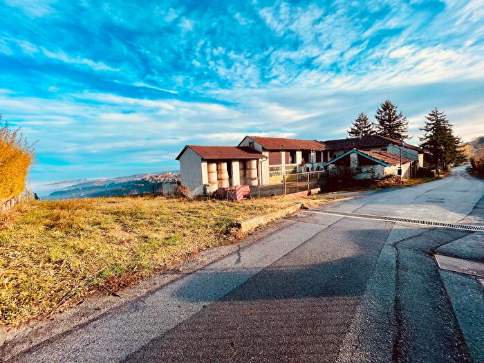 Casa con 10 locali in vendita in Via Ballerina, Montelupo Albese