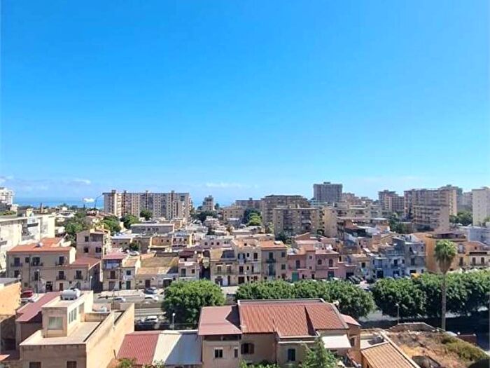 Appartamento trilocale in affitto in via letterio lizio bruno, Settecannoli, Palermo