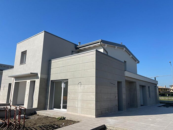 Appartamento trilocale in vendita in Suzzara