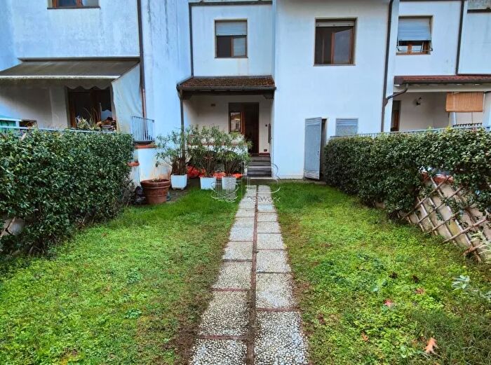 Casa con 7 locali in vendita in Pietrasanta