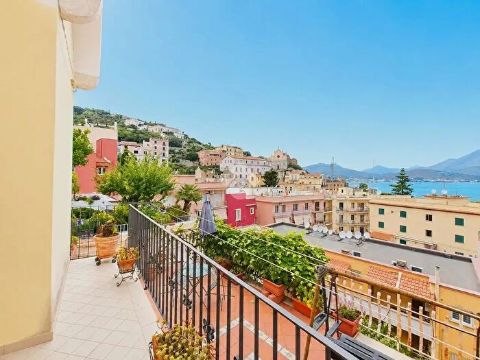 Appartamento trilocale in vendita in Salita del Leone, Gaeta