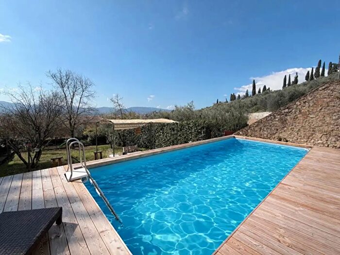 Appartamento con 5 locali in vendita in Pistoia