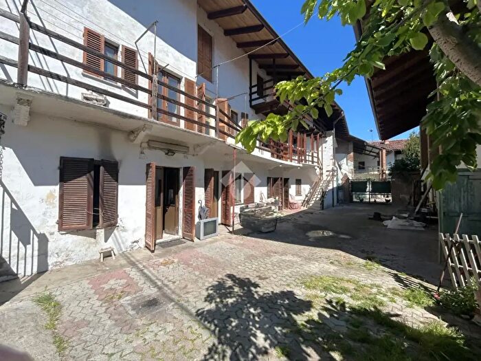 Casa con 7 locali in vendita in Via Arduino, Borgomasino