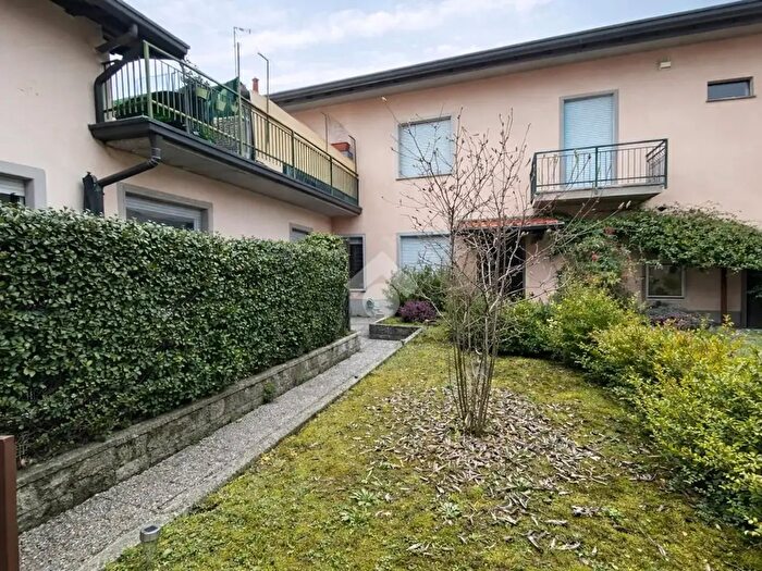 Casa quadrilocale in vendita in Via G da Cermenate, Cantu