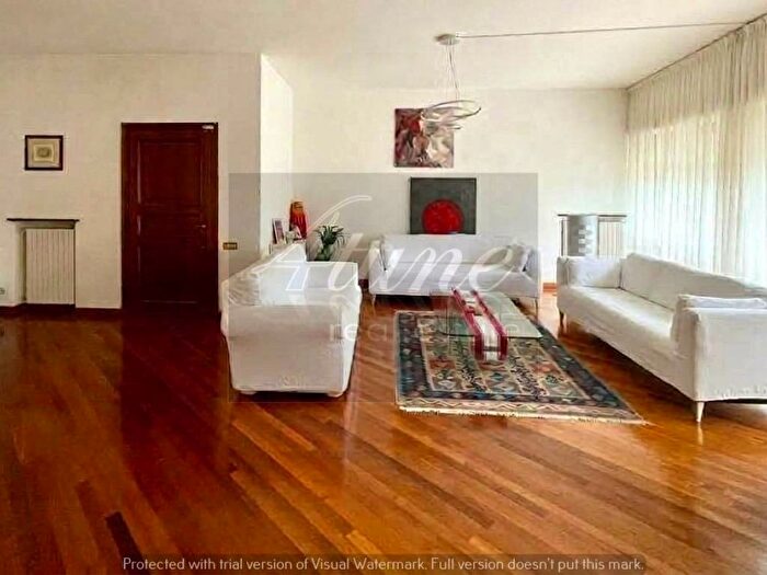 Appartamento con 6 locali in affitto in Via Cassia, Cassia San Godenzo, Roma
