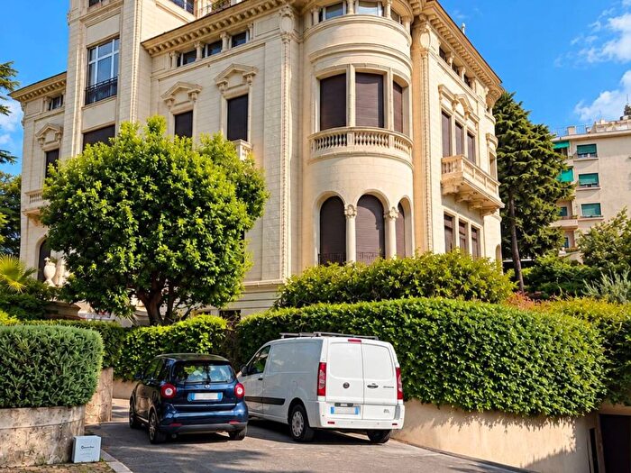 Appartamento con 6 locali in vendita in Via Montallegro, Albaro, Genova