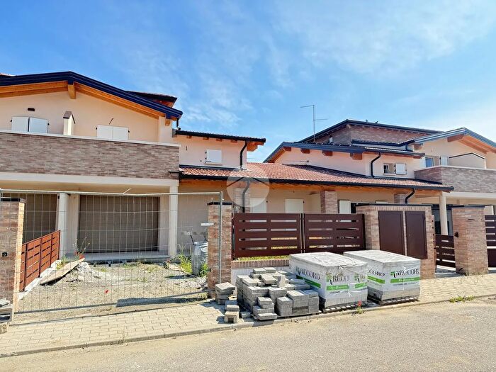 Casa trilocale in vendita in Via Borri, Montechiarugolo