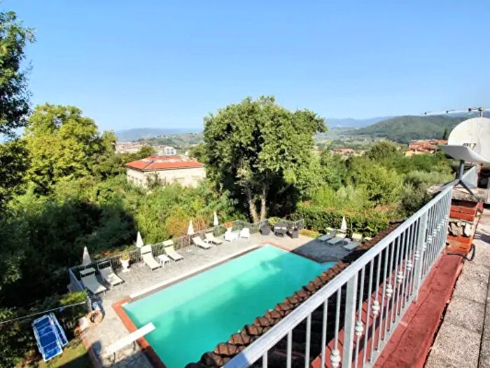 Casa con 6 locali in vendita in Montecatini Terme