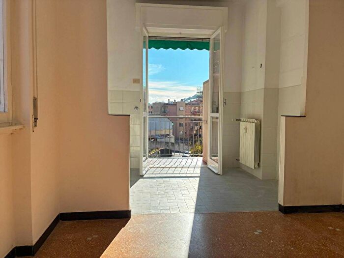 Appartamento trilocale in affitto in Via Costa Verde, Borzoli, Genova