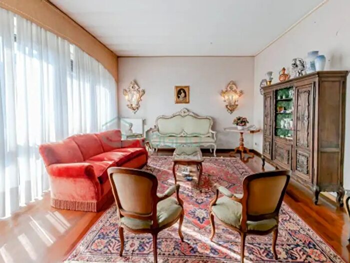 Appartamento quadrilocale in vendita in Via Carlo Goldoni, Milano