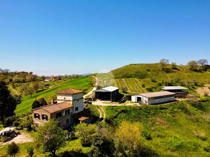 Casa con 6 locali in vendita in Via San Biagio, Montebuono
