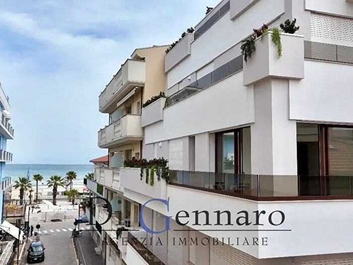 Appartamento trilocale in vendita in Via Carducci Snc, Tortoreto