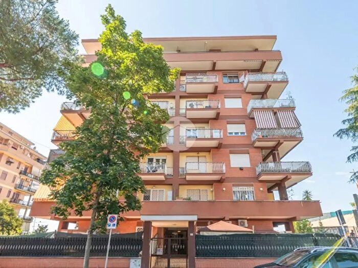 Appartamento trilocale in vendita in Via Monte Grappa, Guidonia Montecelio