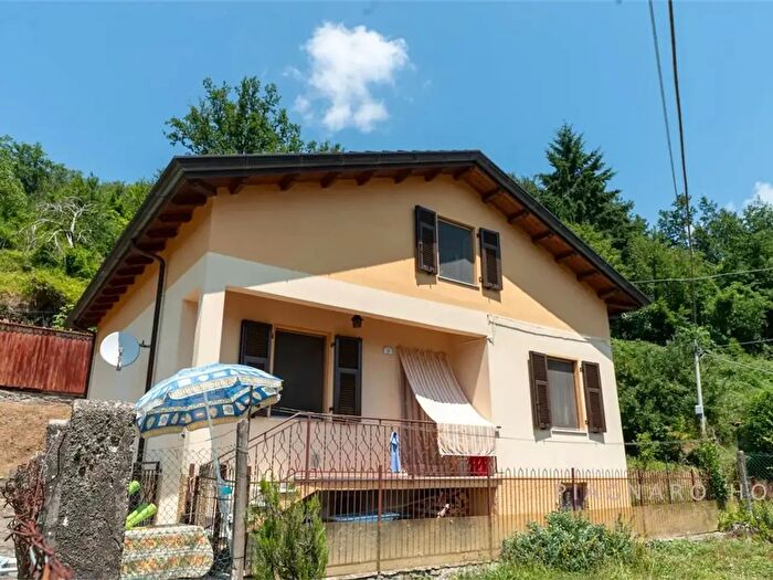 Casa quadrilocale in vendita in Zeri