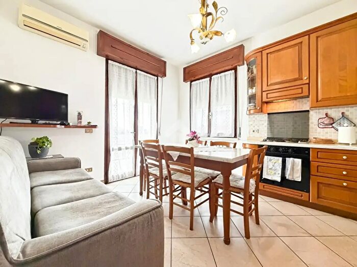 Appartamento con 5 locali in vendita in Oppeano