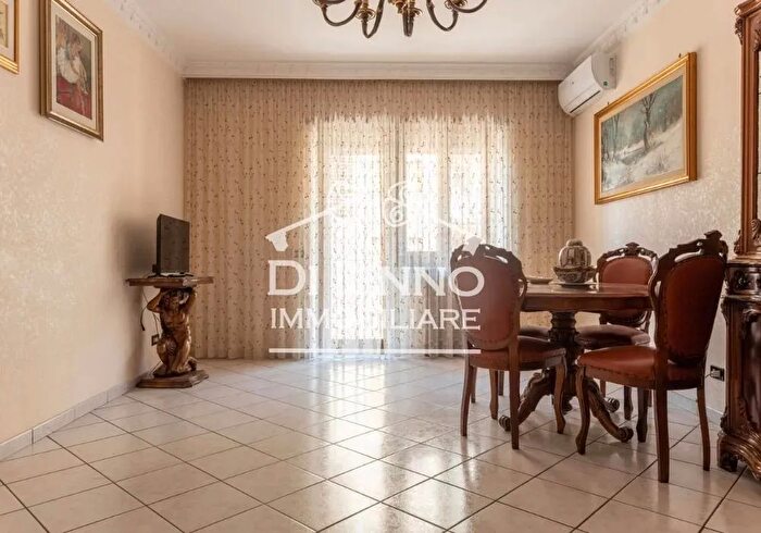 Appartamento trilocale in vendita in Roma