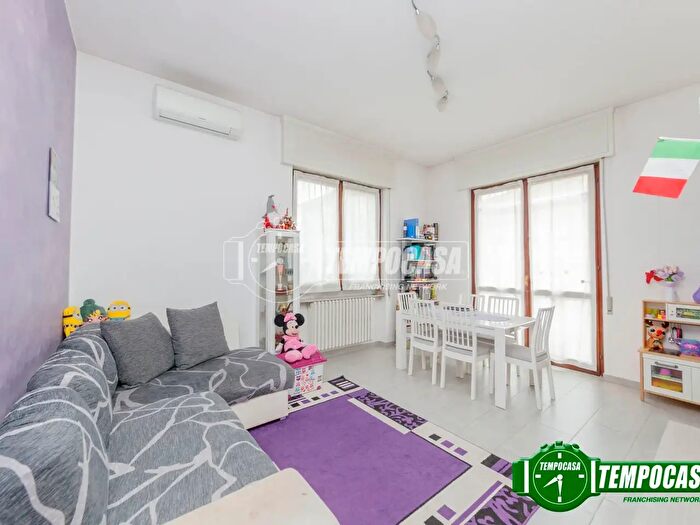 Appartamento trilocale in vendita in Via della Pace, Pero