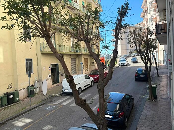 Appartamento trilocale in vendita in Via Salvatore Calenda, Salerno