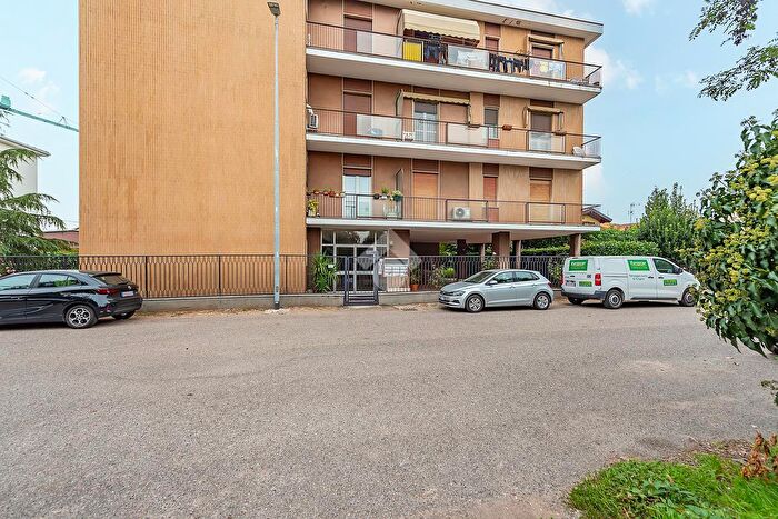 Appartamento trilocale in vendita in Via della Pace, Lainate