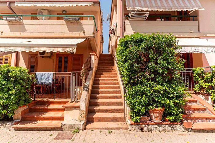 Appartamento trilocale in vendita in Cda Pistavecchia Campofelice di Roccella, Campofelice Di Roccella