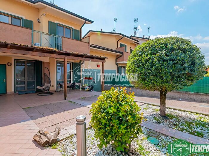 Casa quadrilocale in vendita in Via Eugenio Castellotti, Borgo San Giovanni