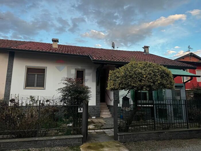 Casa con 6 locali in vendita in Via Luigi Sottini, Cressa