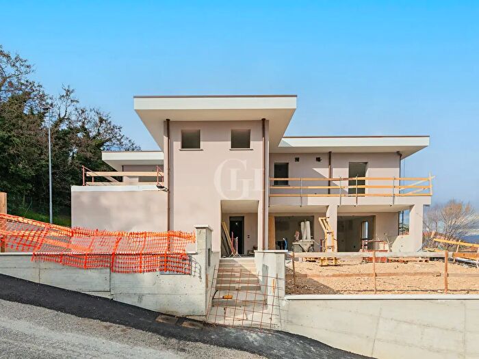 Appartamento quadrilocale in vendita in Desenzano Del Garda