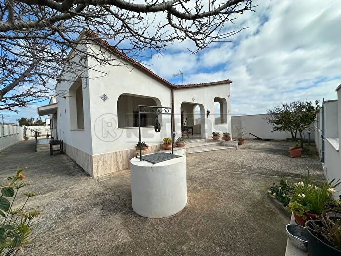 Casa con 9 locali in vendita in Campobello Di Mazara