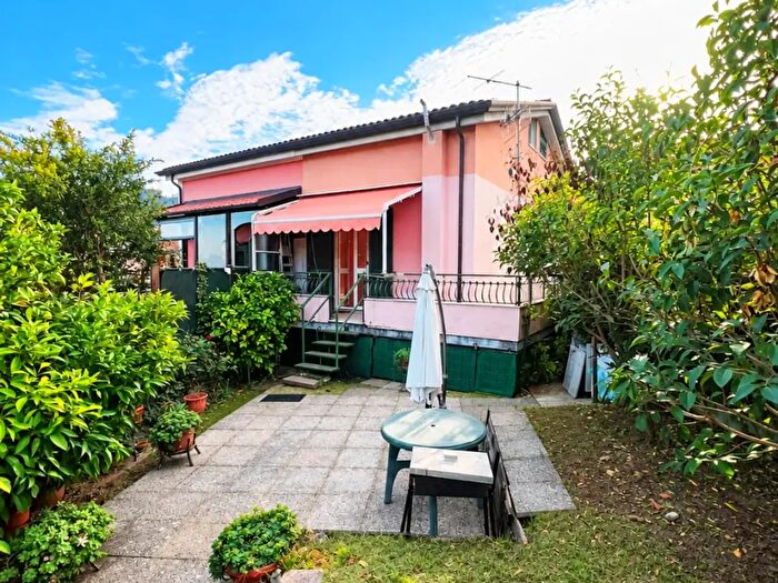 Casa quadrilocale in vendita in Via Morucciola, Arcola