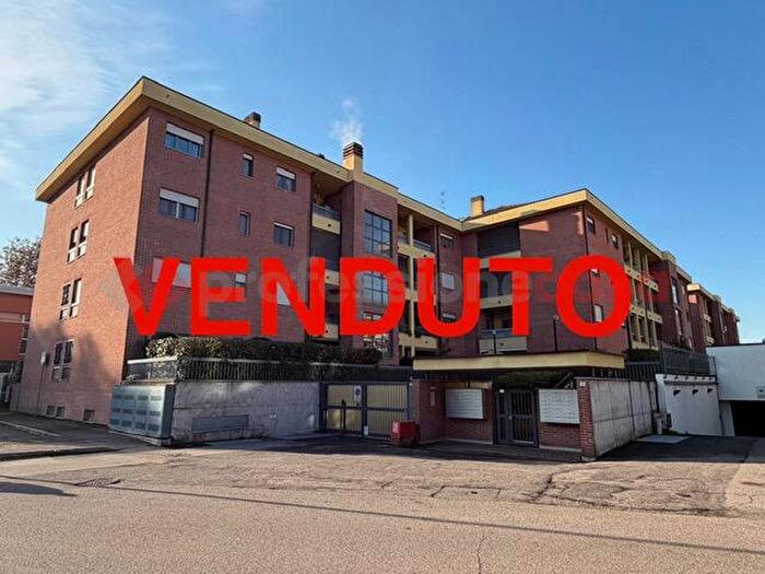 Appartamento quadrilocale in vendita in Via Rimembranze, Cesano Boscone