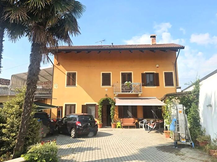Casa con 7 locali in vendita in Via Paradiso, San Benigno Canavese