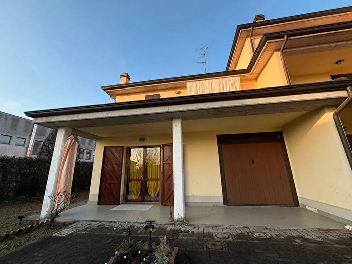 Casa con 5 locali in vendita in Via Romana, Poviglio