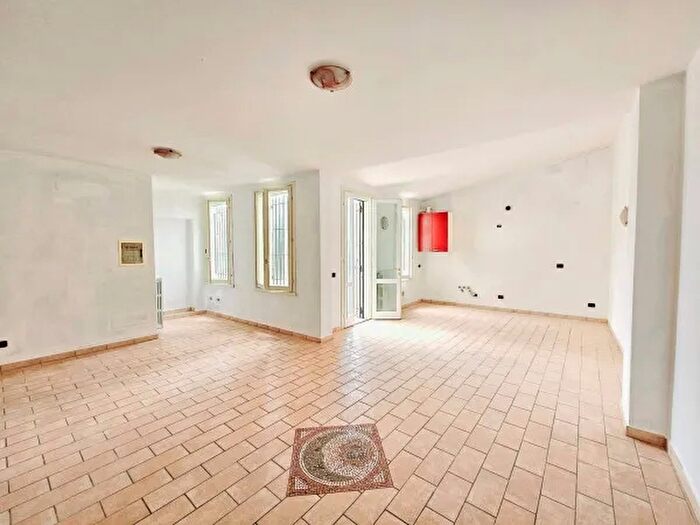 Appartamento con 5 locali in vendita in Via Enzo Dalai, Luzzara