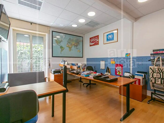 Appartamento trilocale in vendita in Via Ascanio Rivaldi, Roma