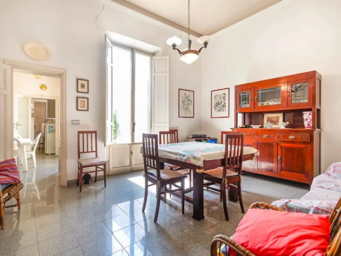 Casa con 10 locali in vendita in Viareggio