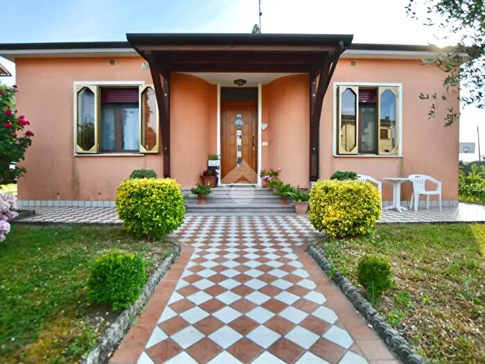Casa quadrilocale in vendita in Via Molino, Torre Di Mosto