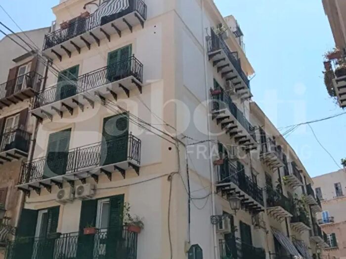 Appartamento trilocale in vendita in Via dello Spirito Santo, Palermo