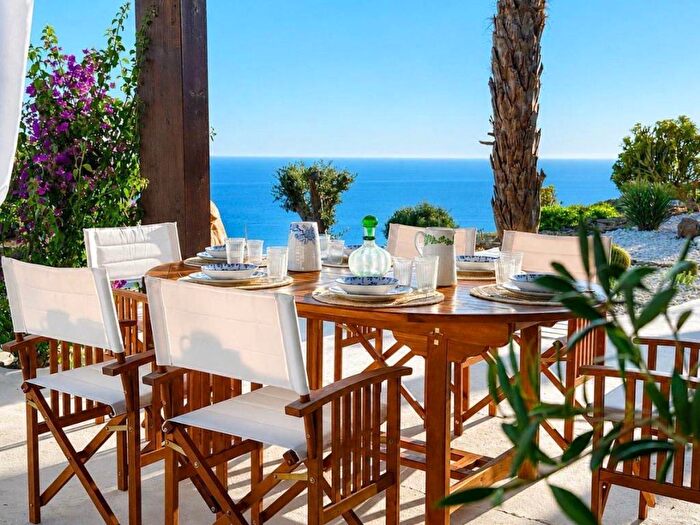 Casa con 5 locali in affitto in Via Batterie di Scirafi, Pantelleria