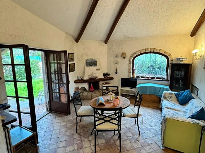 Casa con 8 locali in vendita in Via Terracina, San Felice Circeo
